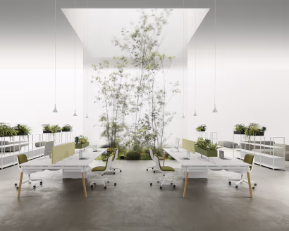 Open space con arredi moderni e tonalità calde – ufficio progettato per benessere e comfort lavorativo