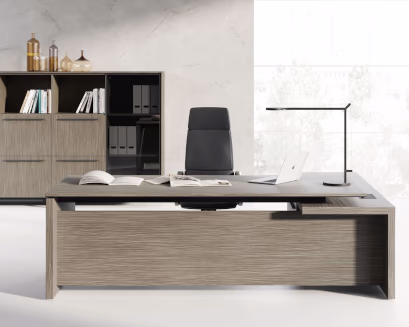 Arredo ufficio direzionale con scrivania e libreria in legno design moderno – ArredoTeam Toscana