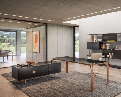 Ufficio direzionale moderno con scrivania di design e arredamento elegante – ArredoTeam Lucca Firenze Livorno