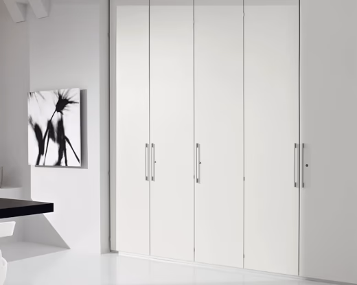 Pareti attrezzate Secret con armadiatura integrata a scomparsa per uffici – design minimal, spazi ordinati e soluzioni modulari su misura