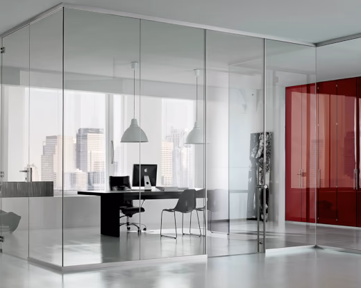 Pareti monolitiche vetrate per uffici moderni – soluzioni in vetro per separazione spazi con trasparenza, design e comfort acustico