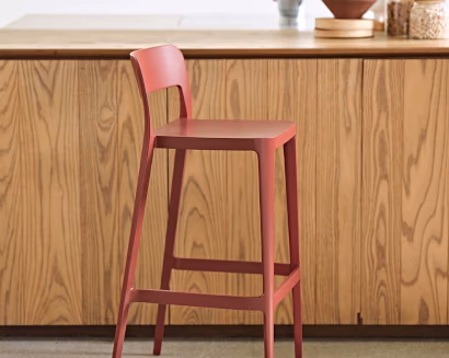 Sgabello alto per bancone area break ufficio in stile moderno